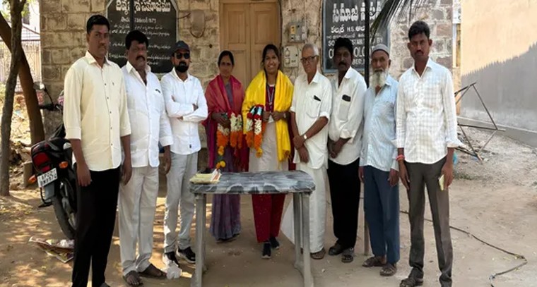 భక్తిశ్రద్ధలతో ప్రార్థనలు

