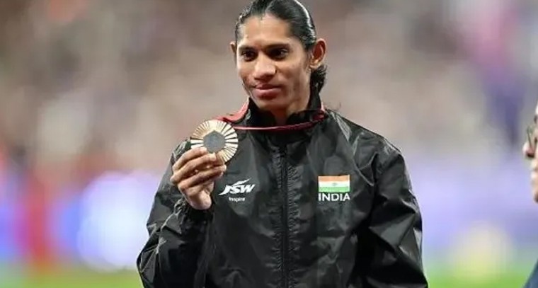 నా కూతురిని చూసి 'కోతిపిల్లా' అని హేళన చేసేవారు: పారాలింపిక్ పతక విజేత దీప్తి తల్లి

