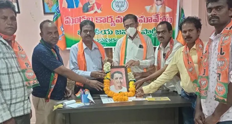 పంచలింగాల శివాలయంలో కార్తీక అభిషేకాలు

