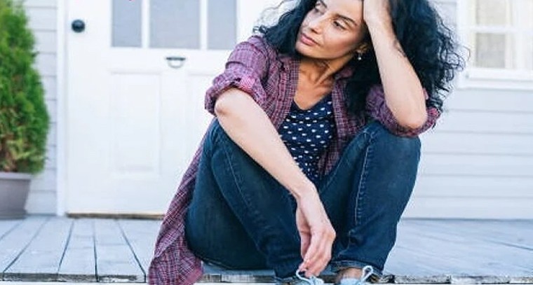 మెనోపాజ్ & మానసిక ఆరోగ్యం.. హార్మోన్ల మార్పుల ప్రభావం, ఉపశమన మార్గాలు

