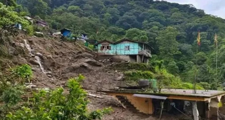 సిక్కింలో మిలిటరీ శిబిరంపై కొండచరియలు విరిగిపడిన ఘటన.. ముగ్గురు మృతి, ఆరుగురు గల్లంతు

