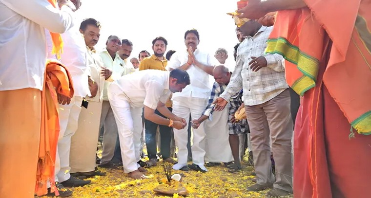 కాణిపాకంలో భక్తుల రద్దీ.!