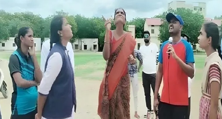 బాలికల క్రికెట్ టోర్నమెంట్ పోటీలు ప్రారంభం

