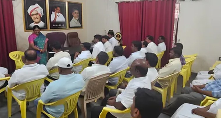 రాప్తాడులో సంస్థాగత కమిటీల నియామకంపై సమీక్ష

