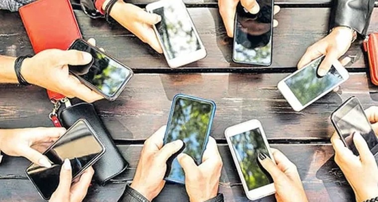 మొబైల్‌ ఫోన్‌ ఎగుమతిలో ప్రపంచ స్థాయి శక్తిగా ఉద్భవం

