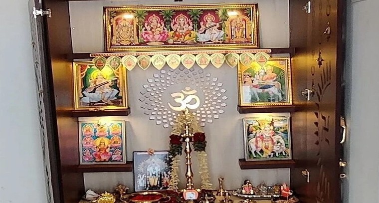 పూజ గదిలో ఈ పవిత్ర వస్తువులు ఉంటే శుభం, పెరుగుతుంది సానుకూల శక్తి!

