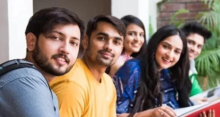 ముగ్గురు పేసర్లతోనే భారత్-ఇంగ్లాండ్ బరిలోకి.. టెస్ట్ పిచ్‌పై పేసర్ల పోరాటం

