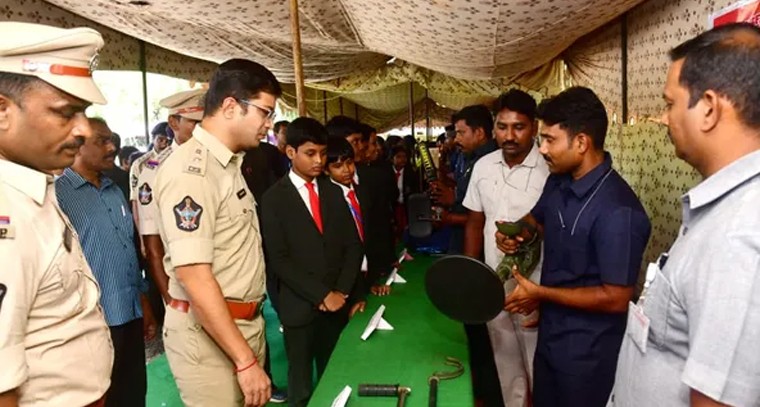 టీమ్ ఇండియాలో అతడు అనర్హుడు: యువరాజ్ సింగ్

