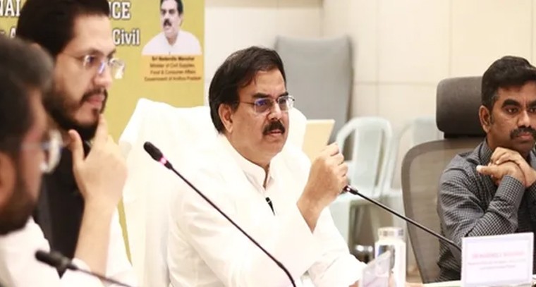 ఫోన్ తల దగ్గర పెట్టుకుని నిద్రపోతే క్యాన్సర్ వచ్చే ప్రమాదం

