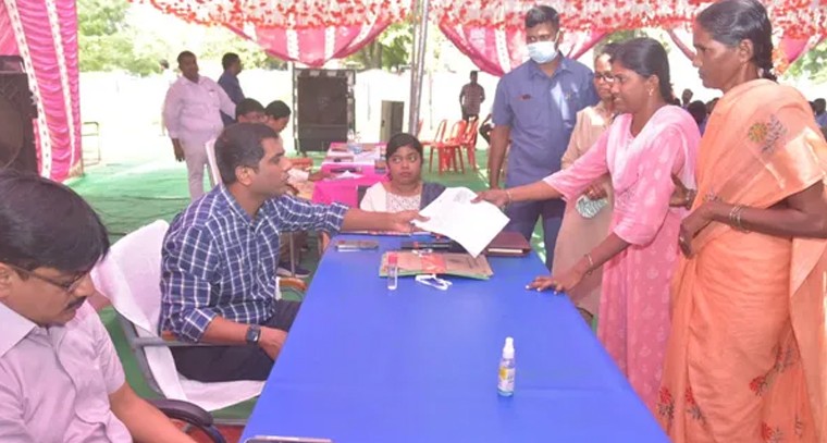 పాకిస్తాన్ ఫ్యాన్ పై టీమిండియా ఫ్యాన్స్ ఫైర్