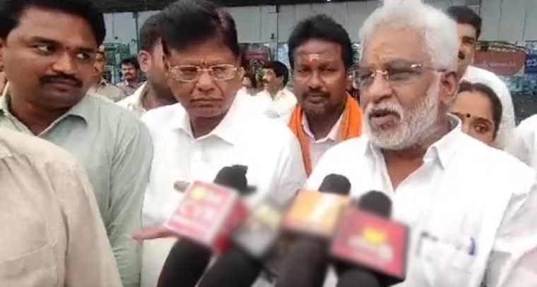 స్వల్ప లాభాలతో ప్రారంభమైన స్టాక్ మార్కెట్లు