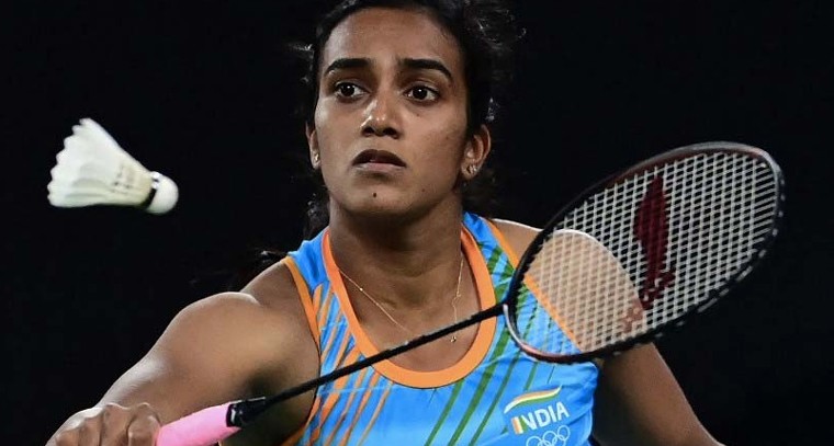 స్వల్పంగా తగ్గిన బంగారం ధరలు