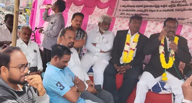 తిరుమల మాడ వీధులలో పెద్ద శేషవాహనంపై విహరించిన మలయప్పస్వామి

