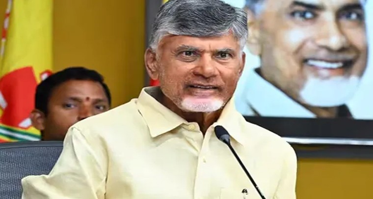 మల్లన్న పేట గుడిని సందర్శించిన ధర్మపురి సీఐ నరసింహారెడ్డి

