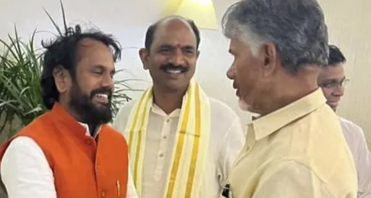 భక్తి శ్రద్ధలతో హనుమద్వాహానోత్సవం