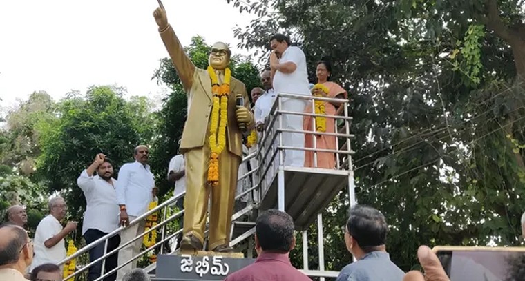 ధనలక్ష్మి అలంకరణలో ఉద్భవ మహాలక్ష్మీ