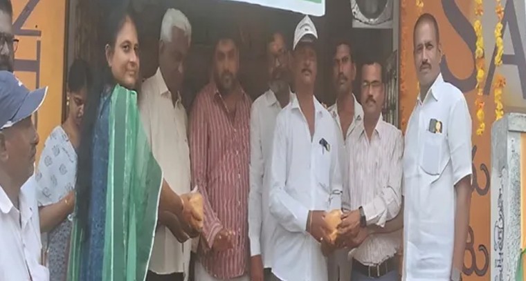 పసుపు కొమ్ములతో భ్రమరాంబ అమ్మవారికి అలంకరణ