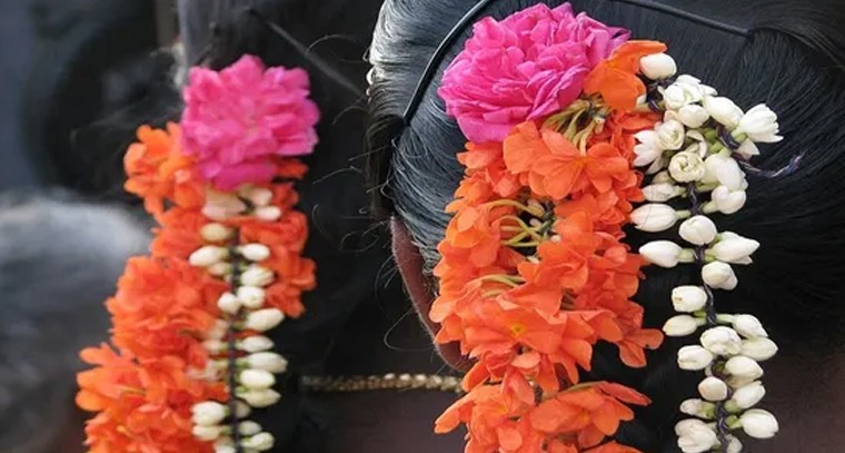 తిరుమల కొండపై పూలు ధరించకూడదు.. ఎందుకో తెలుసా?

