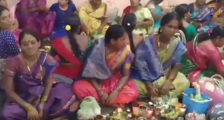 సంతోషిమాత ఆలయంలో సామూహిక కుంకుమార్చనలు

