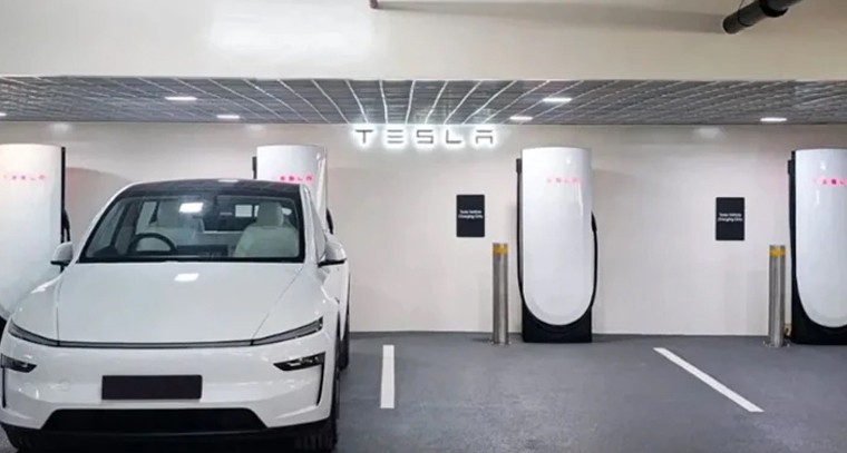 టెస్లా ఇండియాలో పాతుకుపోతోంది.. ముంబై బీకేసీలో తొలి ఛార్జింగ్ స్టేషన్ ప్రారంభం

