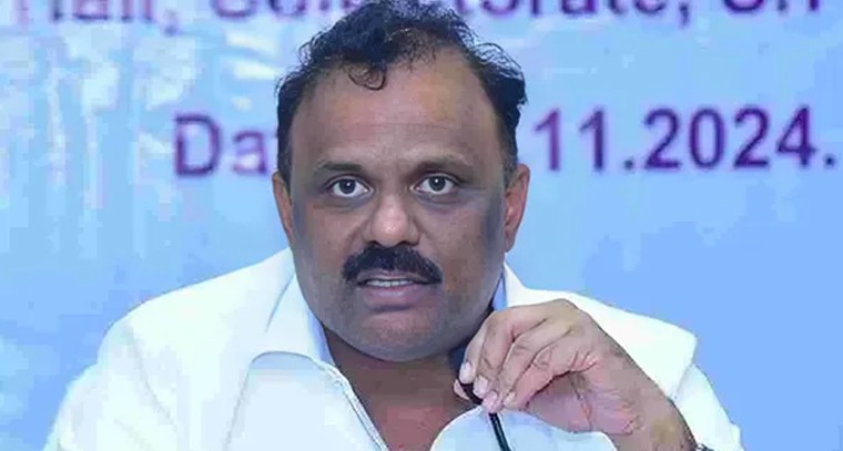 ఎమ్మెల్సీ భార్య మృతికి సంతాపం తెలిపిన మంత్రి ఉషాశ్రీ చరణ్

