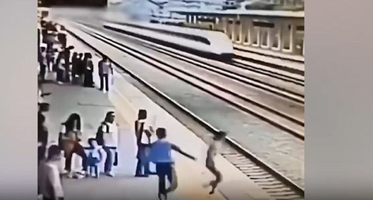 ఆంజనేయస్వామికి ప్రత్యేక పూజలు