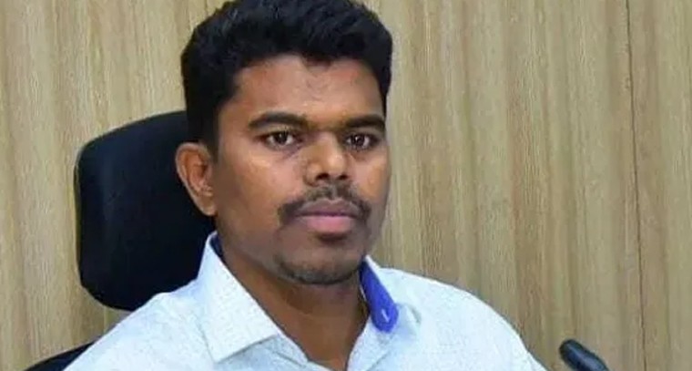 అద్భుతం.. పట్టు వస్త్రంపై రామాయణ ఘట్టాలు