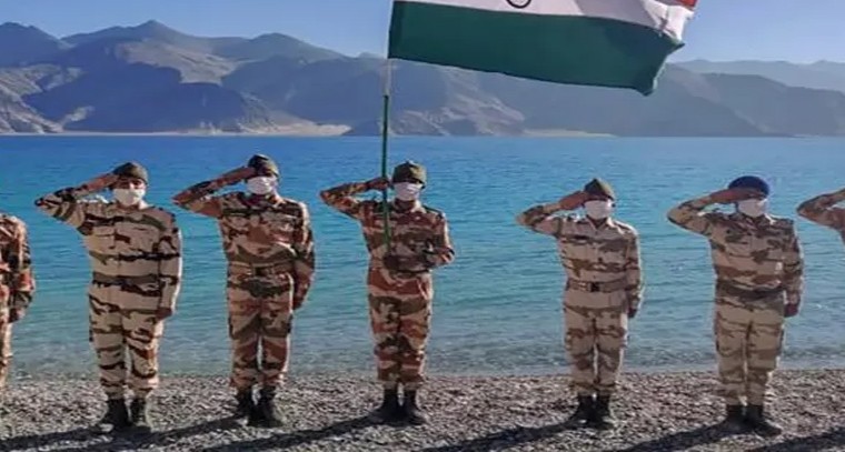 ఇంద్రకీలాద్రి కొండపై పోటెత్తిన భక్తులు