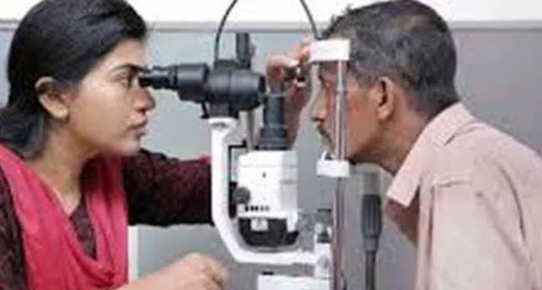 కేదార్‌నాథ్ గర్బగుడిలోకి యాత్రికులకు అనుమతి