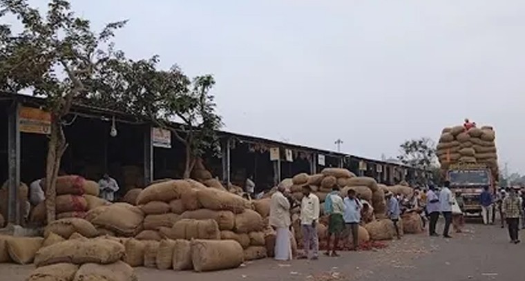 మిర్చి యార్డులో 39, 659 బస్తాల మిర్చి విక్రయం

