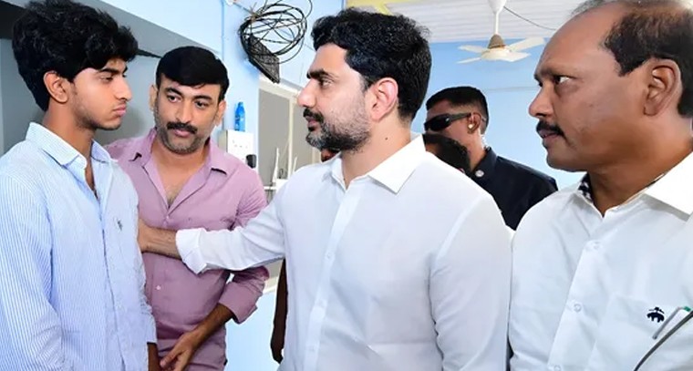 కిడ్నీ బాధిత మహిళా కానిస్టేబుల్ కు ఆర్థిక సాయం

