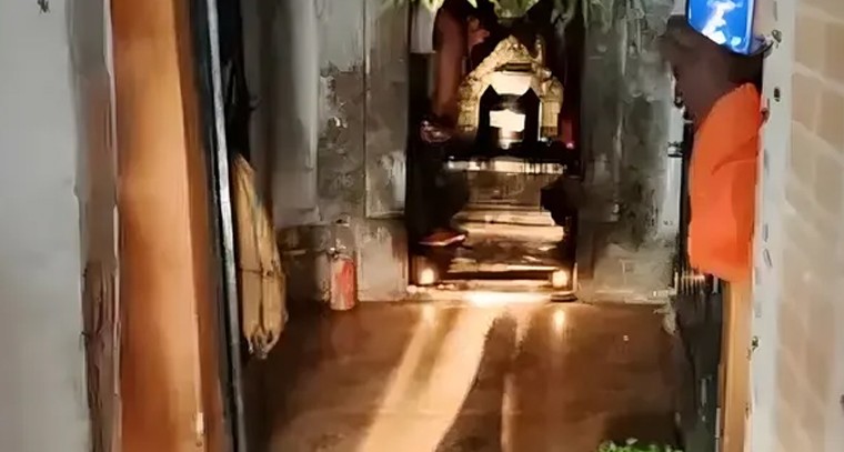 శివలింగాన్ని తాకిన సూర్యకిరణాలు

