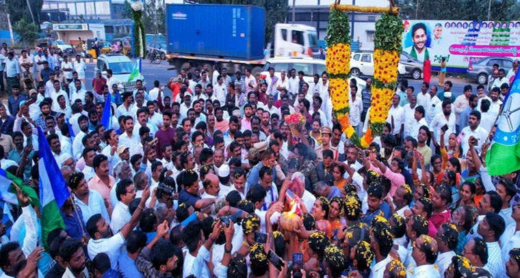 కూరగాయలతో అమ్మవారికి ప్రత్యేక అలంకరణ