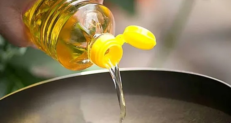 ఒక కుటుంబం నెలకు ఎంత నూనె వాడాలి?

