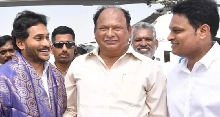 బోయకొండకు భారీగా తరలివస్తున్న భక్తులు

