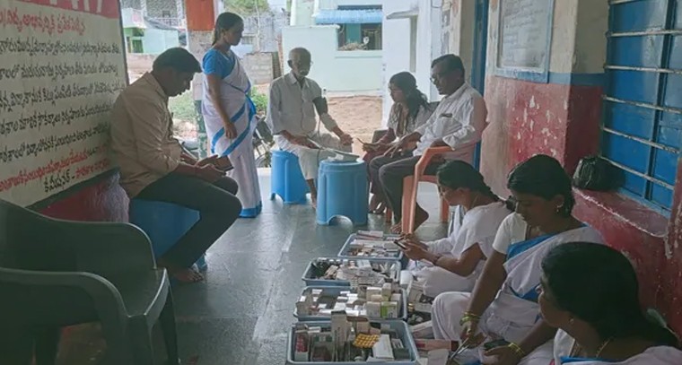 పెద్దగుట్లపల్లిలో ఇంటింటికీ 104 ఆరోగ్య సేవలు.. ప్రజలలో ఆరోగ్య పెంపొందించేందుకు చొరవ

