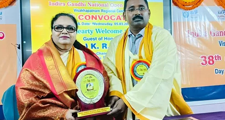 ప్రత్యేక అలంకరణలో భక్తులకు దర్శనమిచ్చిన కనకదుర్గ అమ్మవారు

