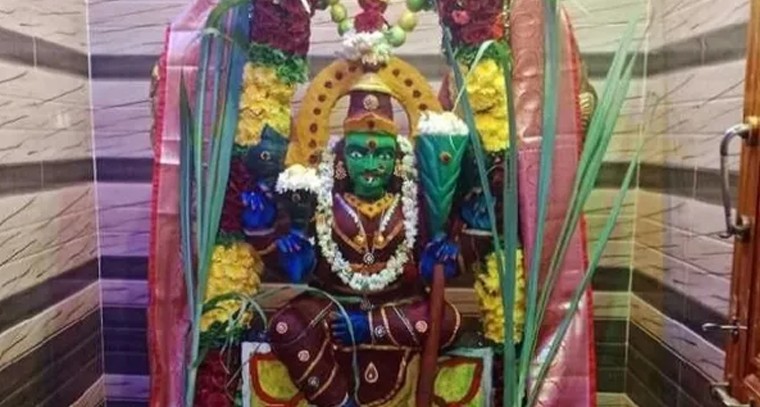 పసుపు, కుంకుమ అలంకారంలో శ్రీ రాజరాజేశ్వరి దేవి అమ్మవారు

