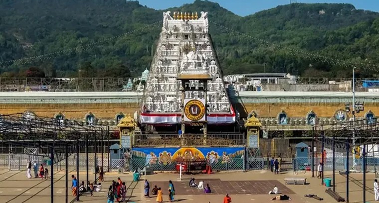 తిరుమలలో భక్తుల రద్దీ కొనసాగుతోంది.. సర్వదర్శనానికి 20 గంటల సమయం

