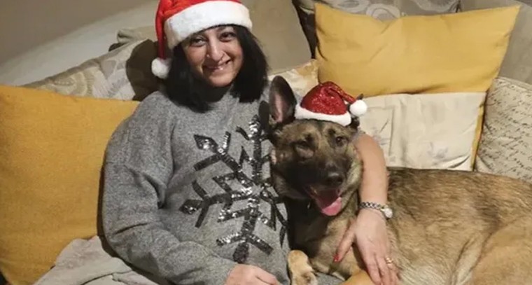 పెంపుడు కుక్క ప్రేమ ప్రాణసంకటమైంది.. కేవలం నాకడం వల్లే మహిళకు నాలుగు అవయవాల తొలగింపు

