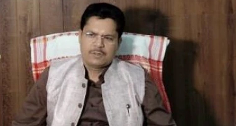 స్వామి అమ్మవార్లకు వెండి కిరీటాలు బహూకరణ