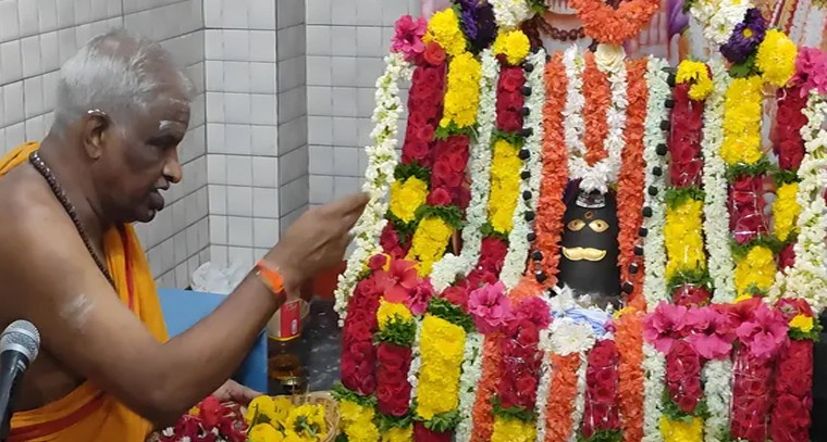 పీటీఎం శివాలయంలో ప్రత్యేక పూజలతో శోభితమైన సోమవారం

