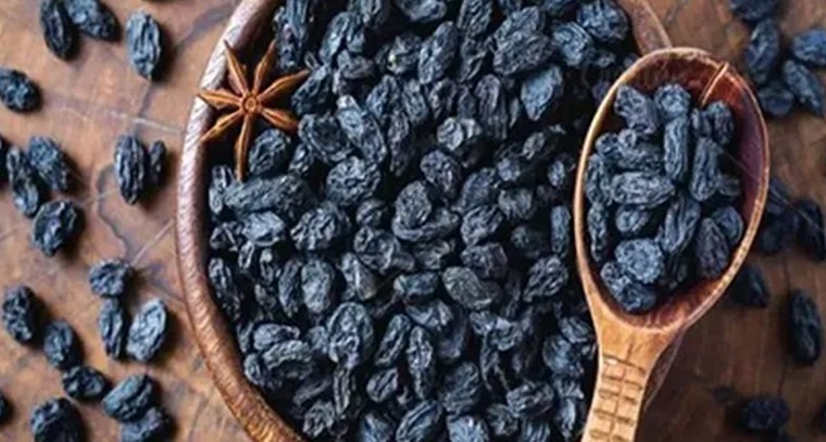 నల్ల ఎండు ద్రాక్ష తింటే గుండె సమస్యలు దూరం

