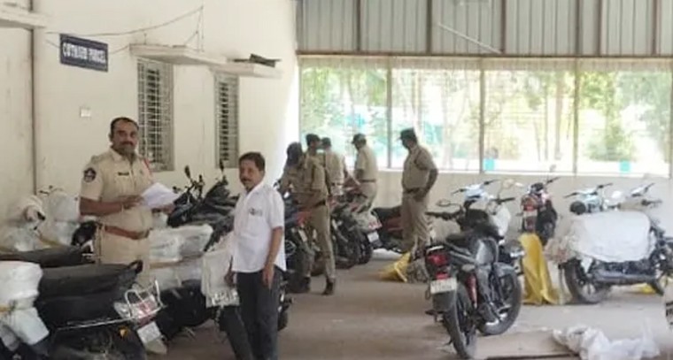 మహాలక్ష్మి దేవి అవతారంలో దర్శనమిచ్చిన వాసవి మాత