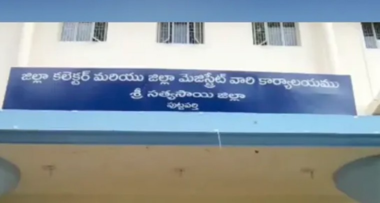 మకరజ్యోతి ఉత్సవాలు.. తెరుచుకున్న శబరిమల ఆలయం

