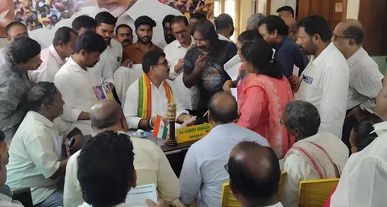 సింహాచలంలో వైకుంఠ ద్వార దర్శనానికి ఏర్పాట్లు పూర్తి

