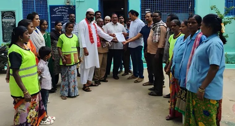 పెనుకొండలో మున్సిపల్ కమిషనర్‌కు సమ్మె నోటీసు

