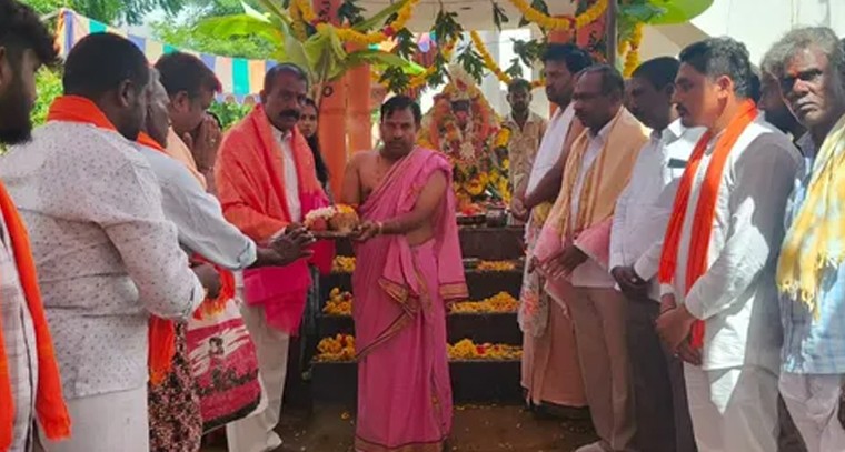 శ్రీ ఆంజనేయ స్వామి విగ్రహ ప్రతిష్టాపన కార్యక్రమం

