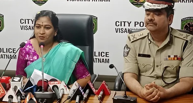 ఉరవకొండలో శ్రీ అన్నపూర్ణదేవిగా భక్తులకు దర్శనమిచ్చిన అమ్మవారు

