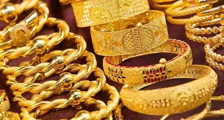 స్వల్పంగా తగ్గిన బంగారం ధరలు

